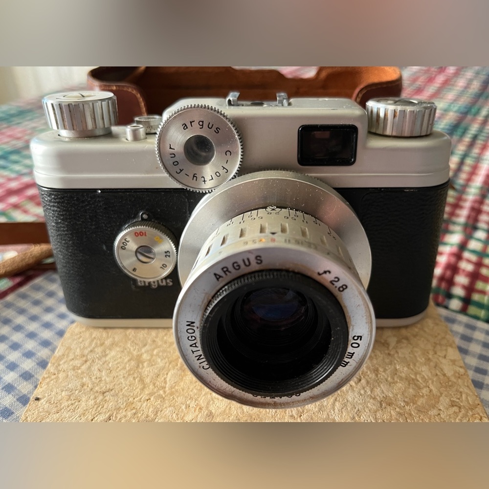 ARGUS C44 CAMERA 35mm WITH ORIGINAL LEATHER CASE